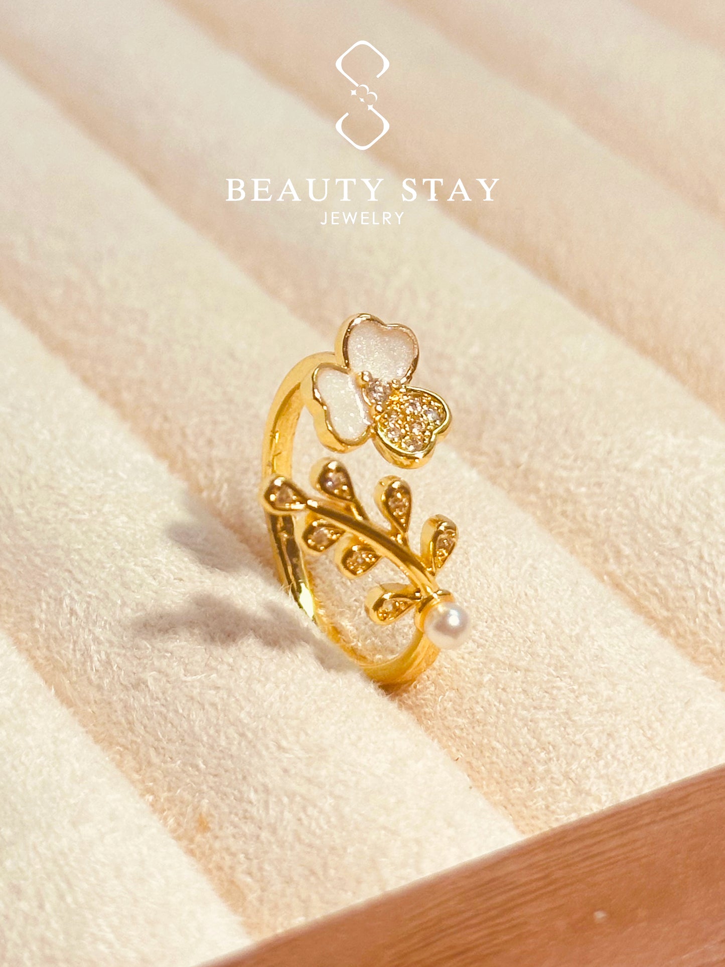 Gold diamond flower ring