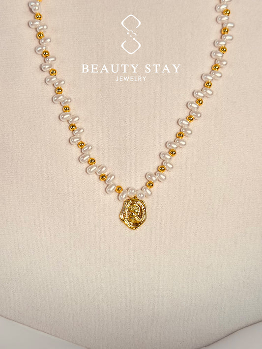 Retro gold-plated queen pearl temperament necklace