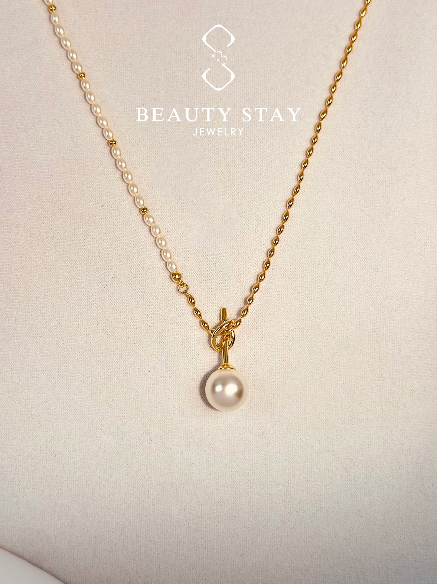 Pendant pearl necklace