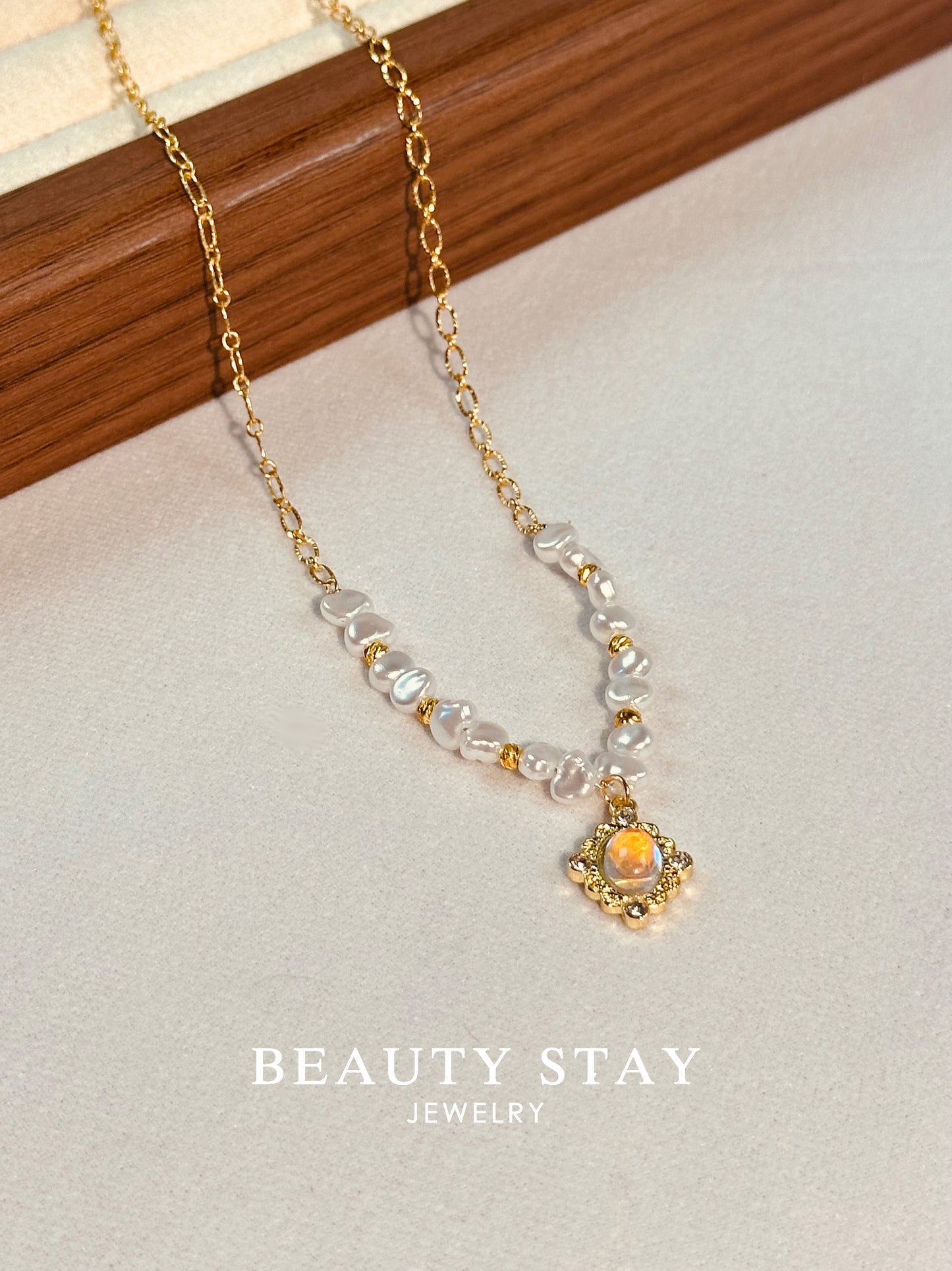 Moonstone Pearl Necklace Fashion Light Luxury Necklace