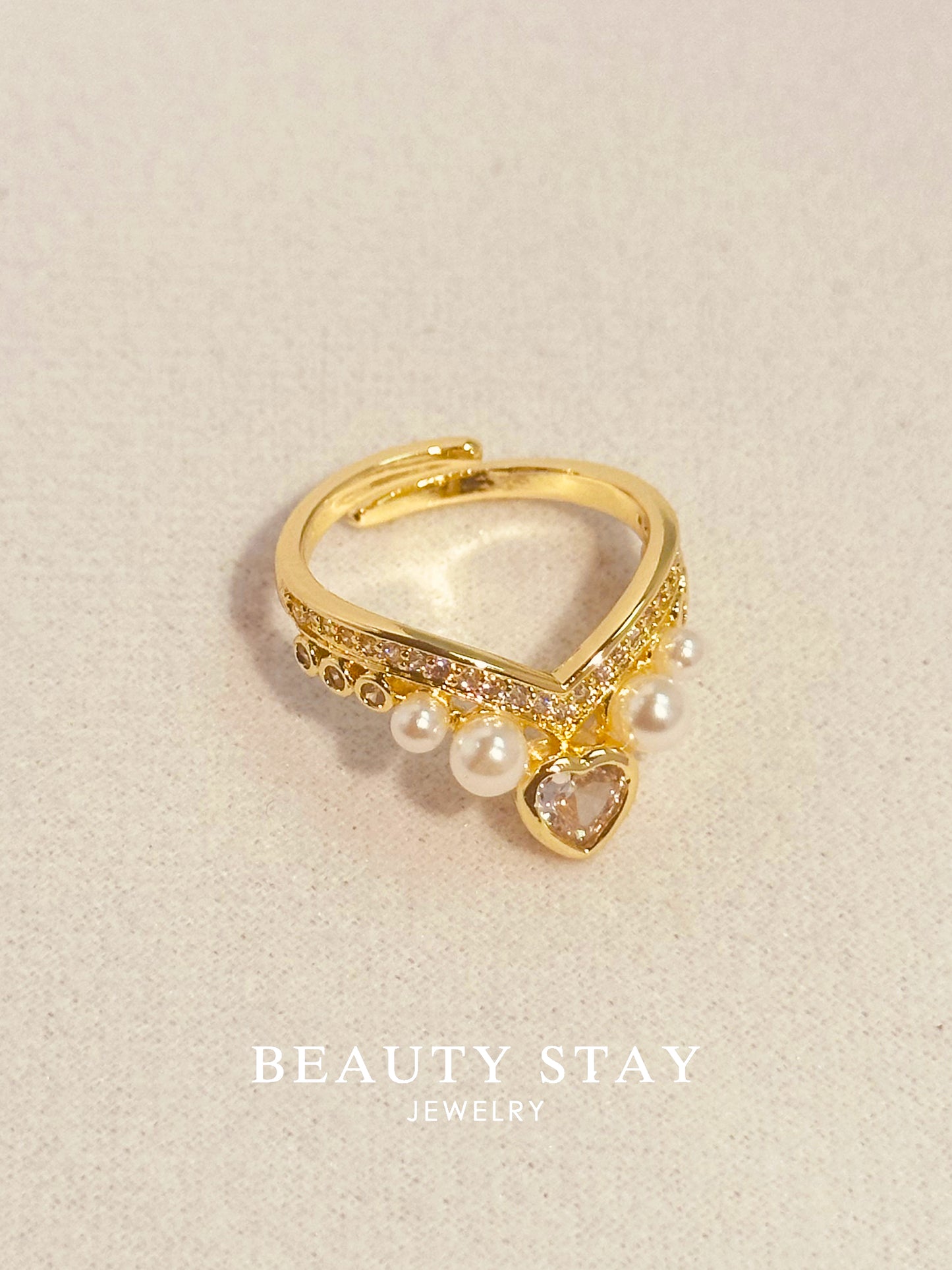 Gold diamond heart ring