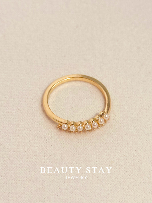 Gold & pearl ring