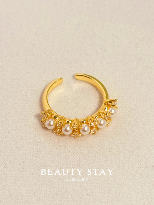 Gold pearl ring